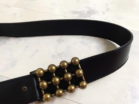 Opasok s mosadznou sponou,