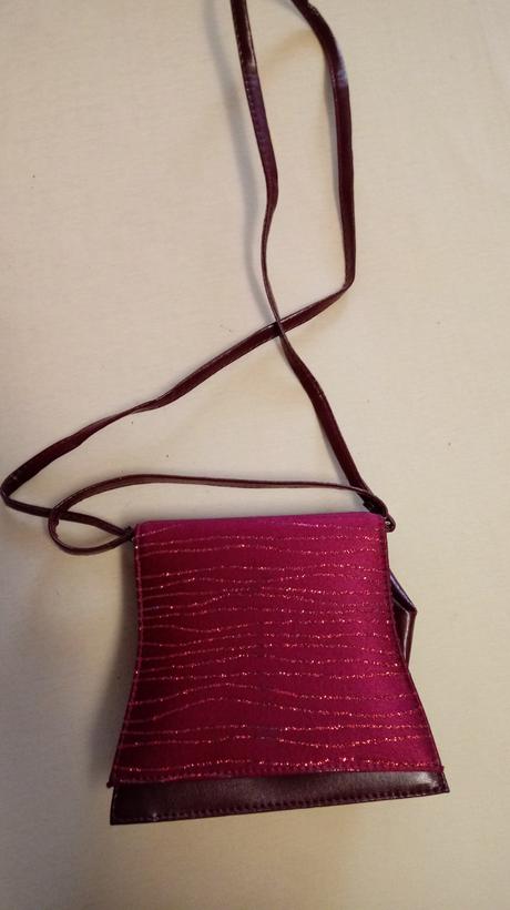 Kabelka bordova, 