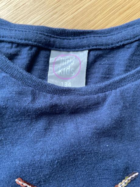 Tričko s motýľom, 134