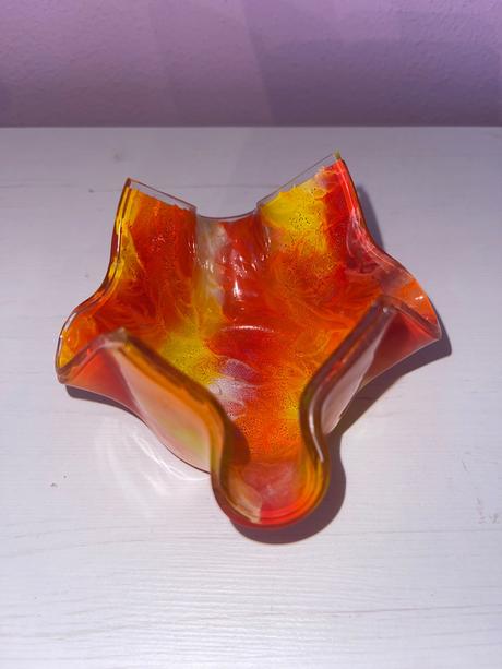 Dekoračný/ozdobný popolník z farebného skla, 