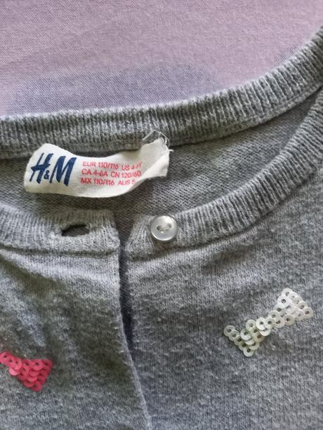 Svetrik s motýlikmi vel.110/116, h&m,116