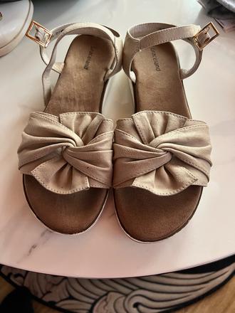 Sandalky, graceland,38
