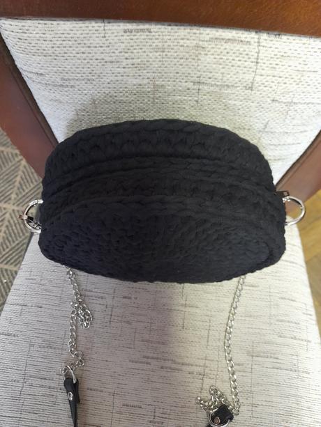 Háčkovaná kabelka, 