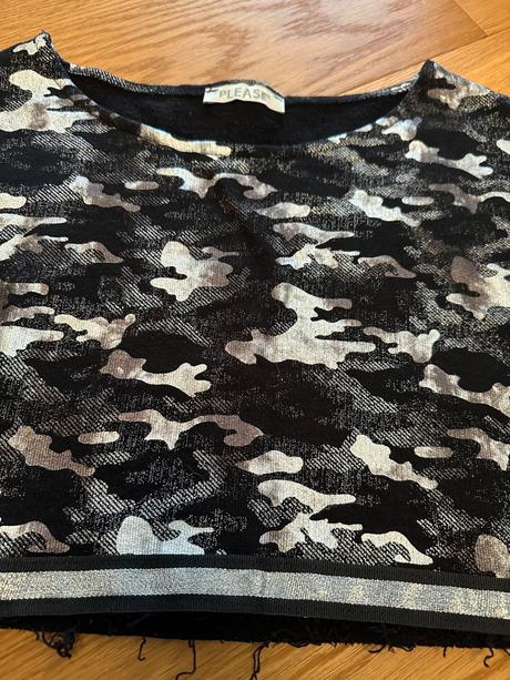 Crop top please, pleas,s