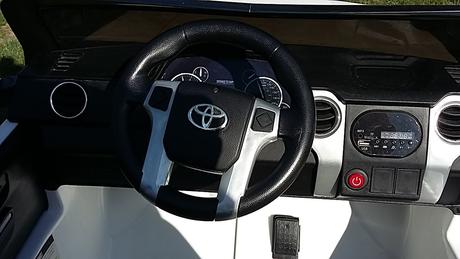 Auto pre dve deti zn.toyota ekektrické,