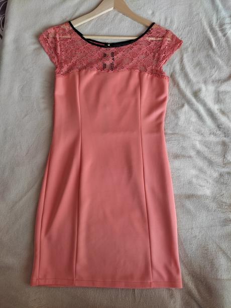 Šaty s jemnou čipkou, m