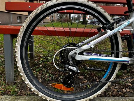 Dievčenský bicykel cube 24", 24