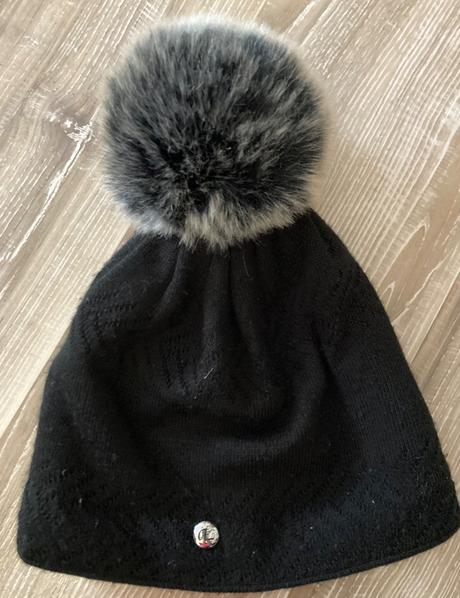Dámska zimná čiapka s brmbolcom, 