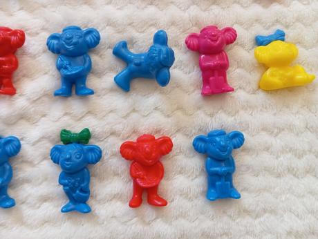 Retro farebné postavičky koala,