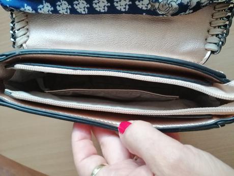 Zlatá crossbody kabelka so šatkou,