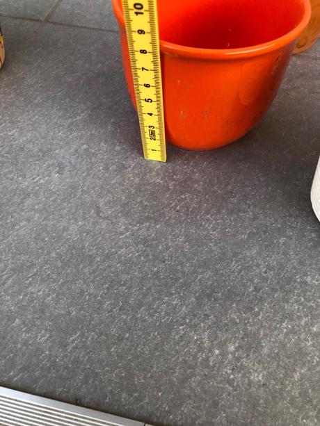 Male keramicke kvetinače,