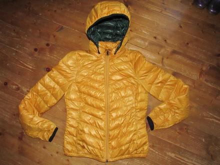 Tenučká prešívaná bundička s kapucňou, stradivarius,s