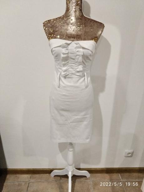 Krásne biele saty, s