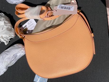 Kožená kabelka coccinelle hobo tvar, coccinelle