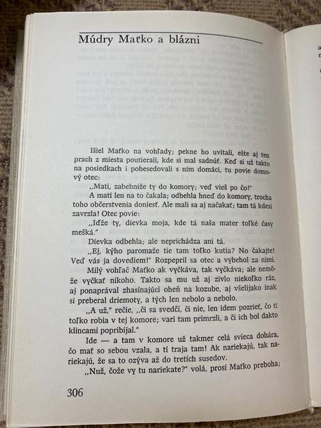 Krásna retro stará kniha rozprávok zakliata hora, 