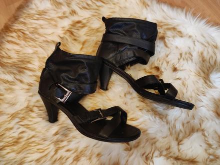 Koženkové kotníkové sandále, 39