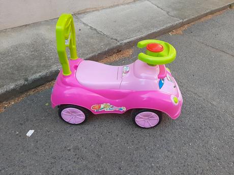 Predám odrážadlo autíčko, 