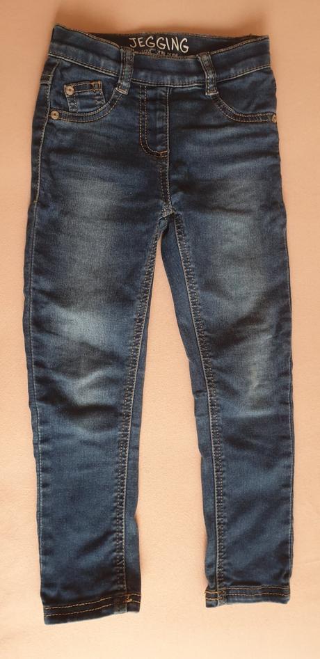 Džegínsy next, next,104