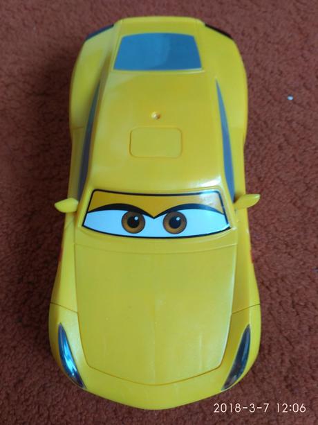 Veľké žlté cars auto, 