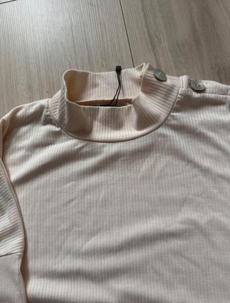 Bežove tričko so stojačikom, mohito,m