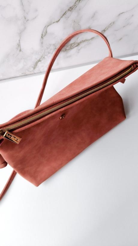 Pupa kabelka ružová, 