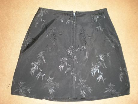 Čierna kvietkovaná sukňa, xs