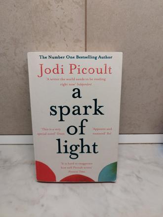 Jodi picoult - a spark of light v, 