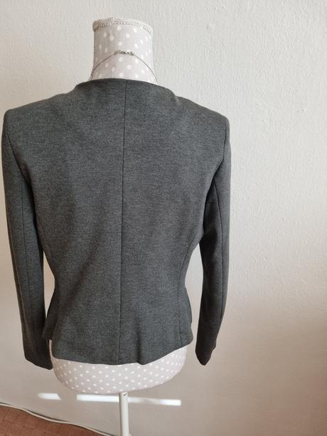 Sivé sako reserved 38, reserved,38