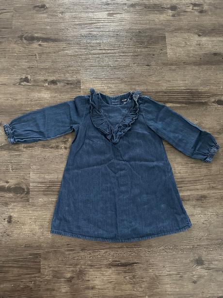 Šaty s volánom, 92