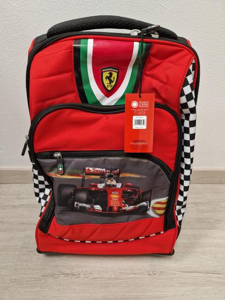 Skolsky batoh na kllieska ferrari,