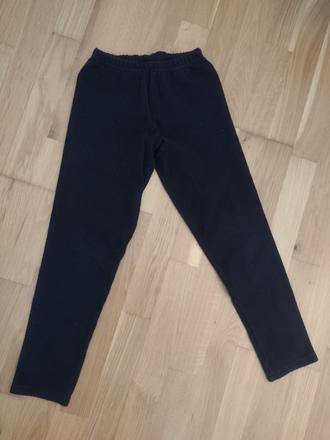 Čierne tepláky, 146