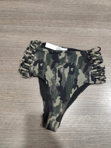 Plavky censored veľ. 38, košíky 85c, m