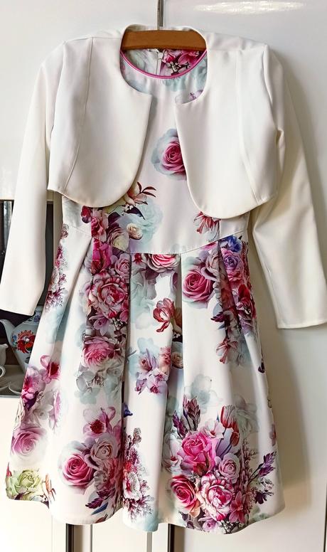 Slávnostné šaty, 128