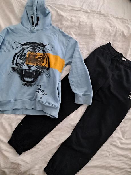 Mikinka a teplaky, 152