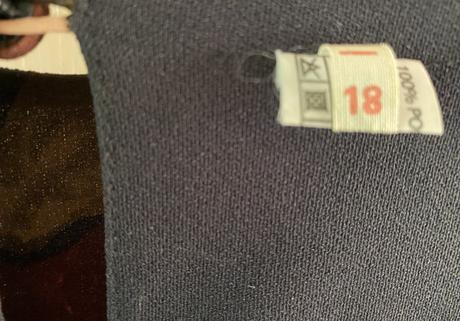 Kvalitné podšité šaty s plisovanou sukňou v. 48, 48