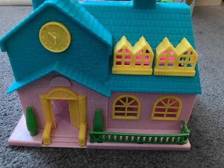 Maly plastovy domcek, 