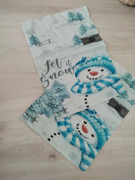 Obrusky 2ks asi 25 x 40 cm, 