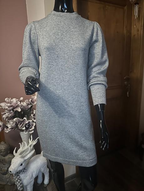 Úpletové sivo-strieborné šaty zn. magenta, l / m