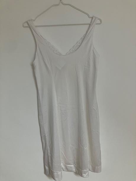 Vintage sexy dámske lesklé luxusné nočné prádlo, m