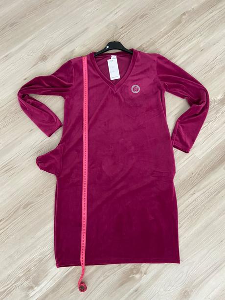 Šaty zamatové nové, s