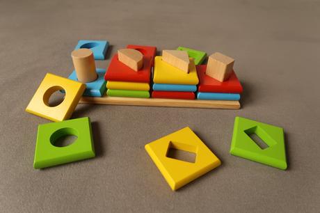 Goki drevená skladačka - triedenie farieb a tvarov,