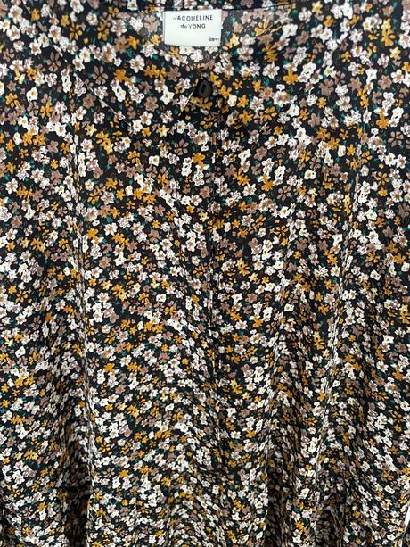 Kvetované šaty, 40