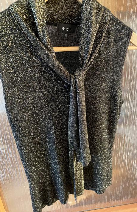 Čierny top so zlatým zn. mix in  uni veľkosť, 