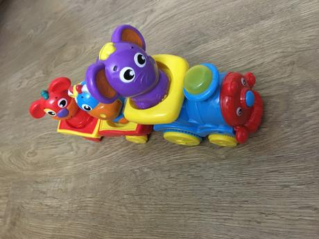 Hrajúci vláčik so samochodom fisher price,