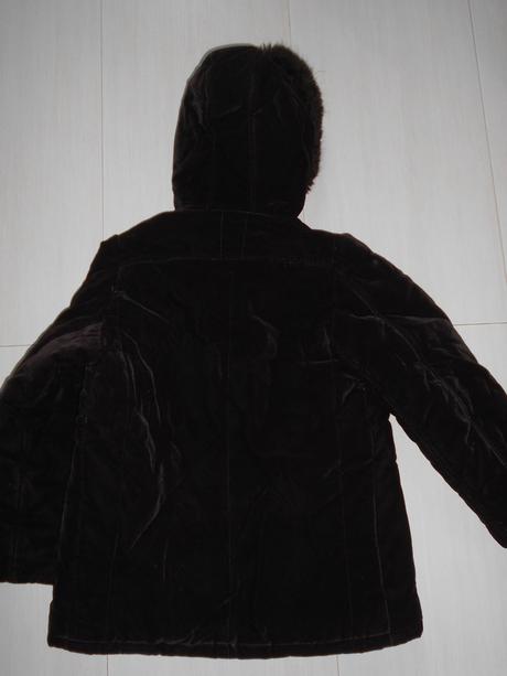 Hrubšia zimná bunda, 134