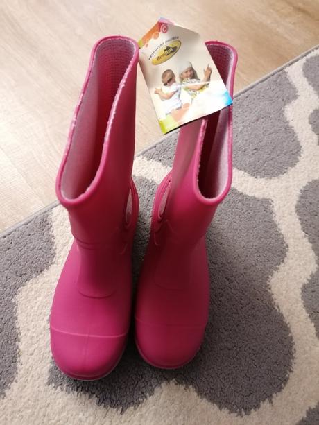 Nove gumaky 31/32, 32