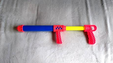 Veľká pištoľ na vodu ako nová, 