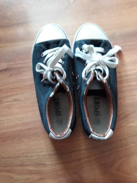 Čierne plátenky, 39