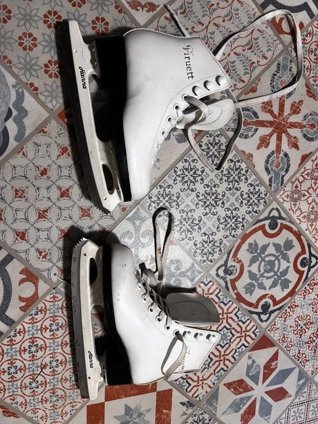 Korčule na ľad, 28