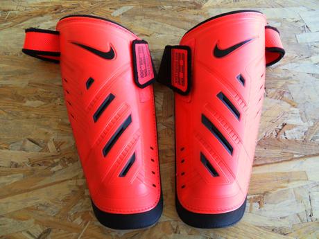 Futbalové chrániče zn.nike, veľ. xl, 